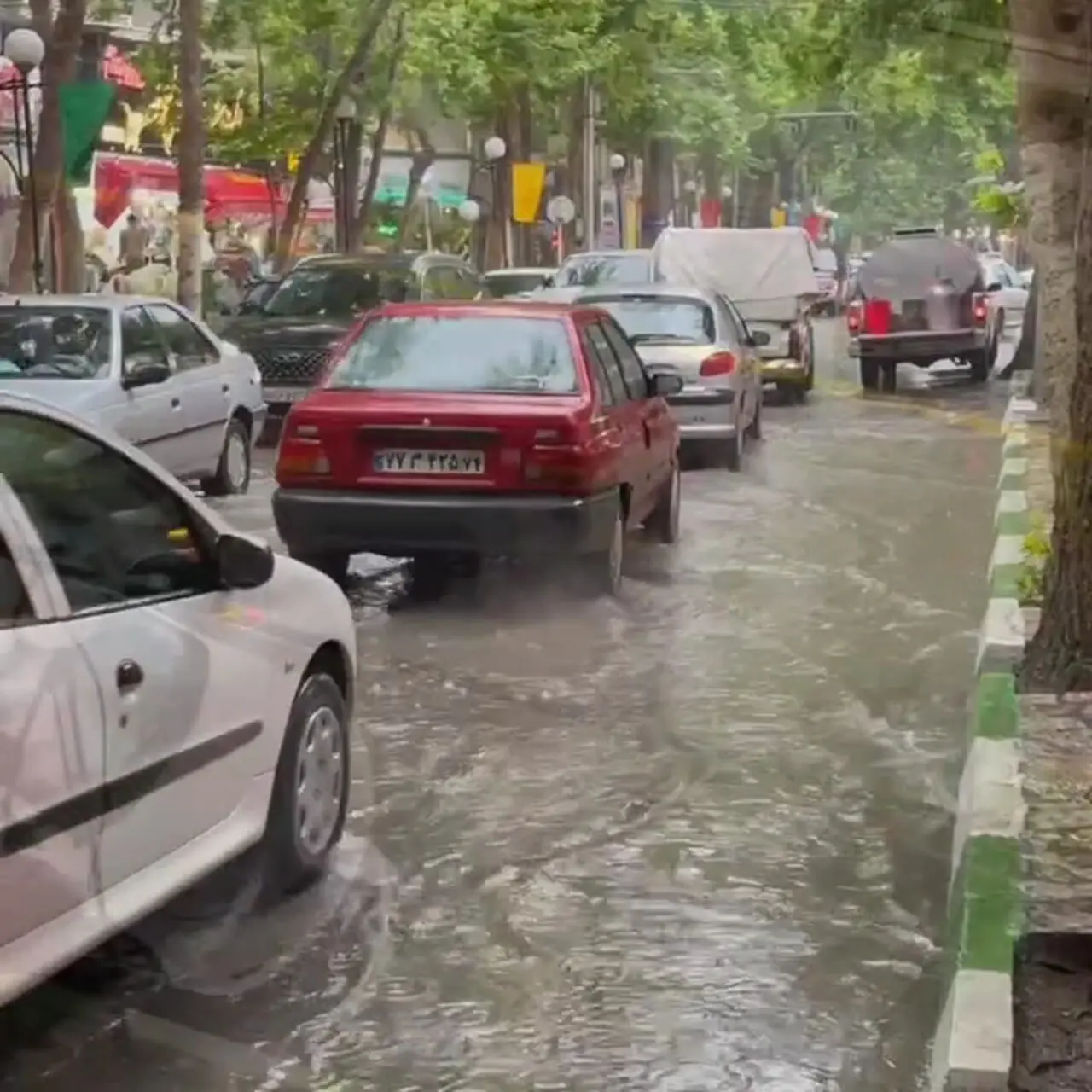 آب گرفتگی در خیابان‌های مشهد بر اثر بارش باران