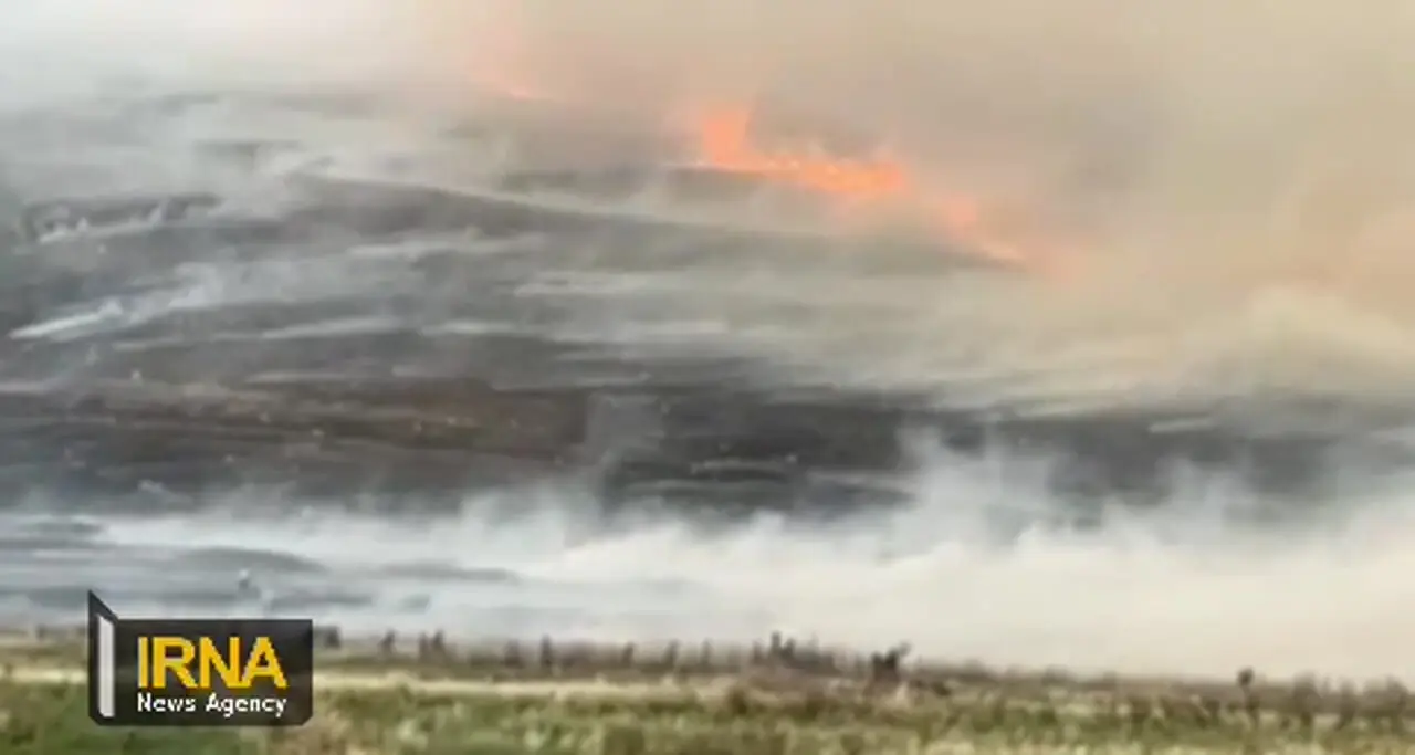 آتش سوزی بزرگ در مراتع سرپل ذهاب/۱۶۵ هکتار از مراتع و مزارع کشاورزی دچار آتش سوزی شد 
