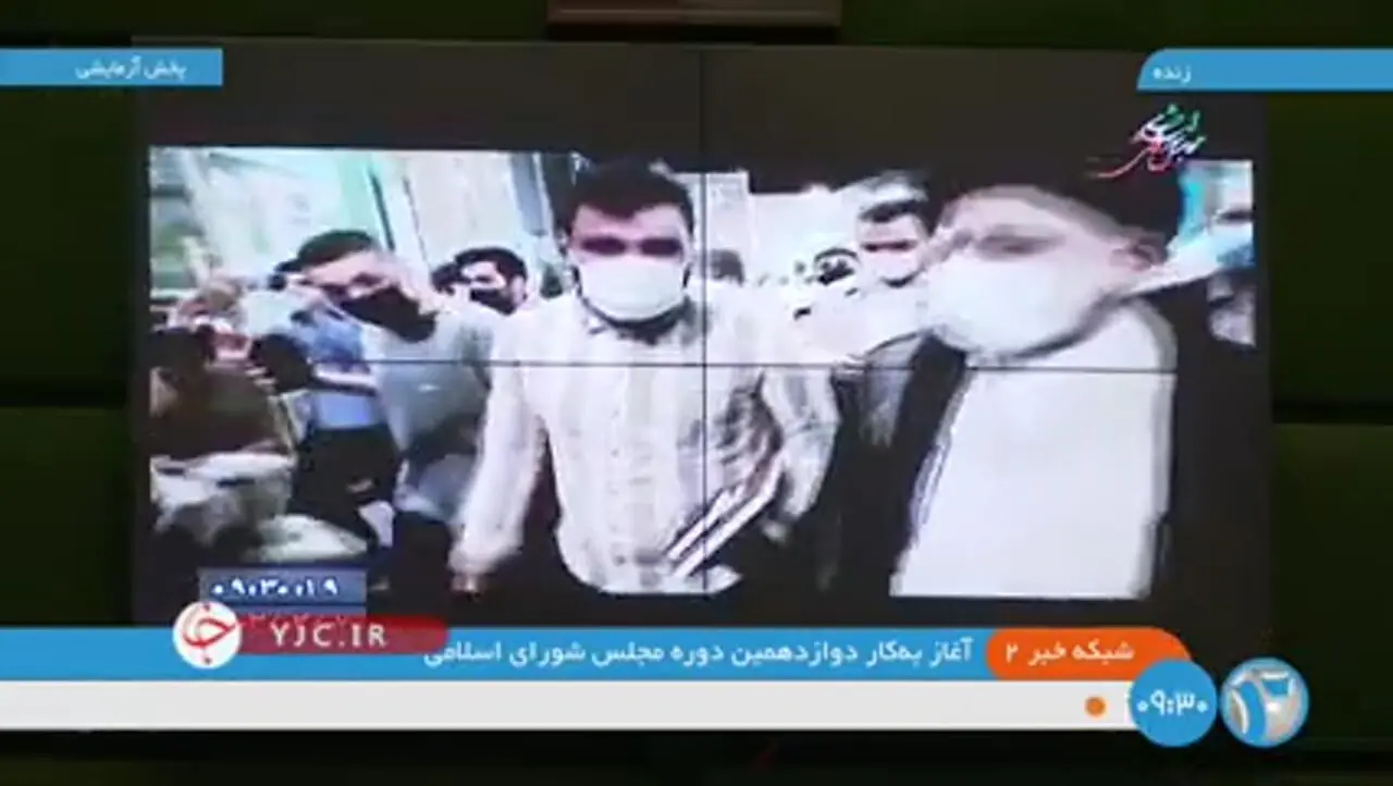 گریه وزرا و مخبر هنگام پخش کلیپی درباره رئیس‌جمهور شهید در مراسم آغاز به کار مجلس جدید 