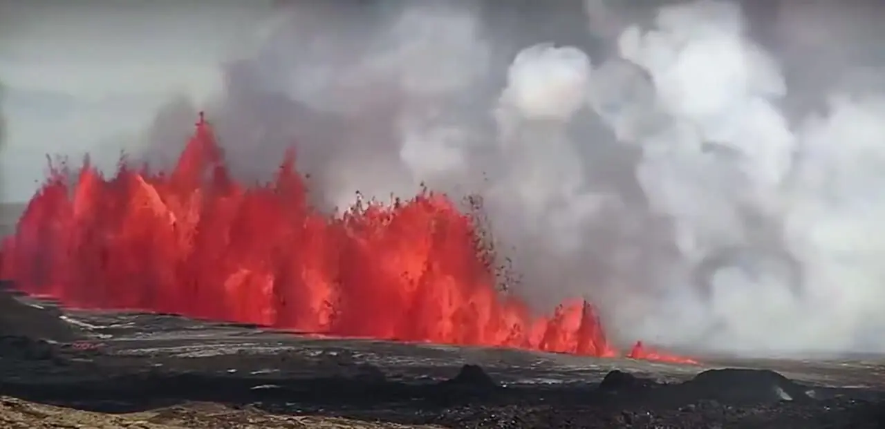 فوران یک آتشفشانی در جنوب غربی ایسلند + فیلم