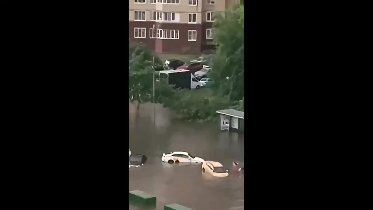 بارش شدید باران مسکو را در خود غرق کرد + فیلم
