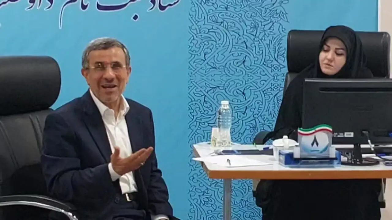 محمود احمدی نژاد در پاسخ به خبرنگار رکنا : من مرد عمل هستم!