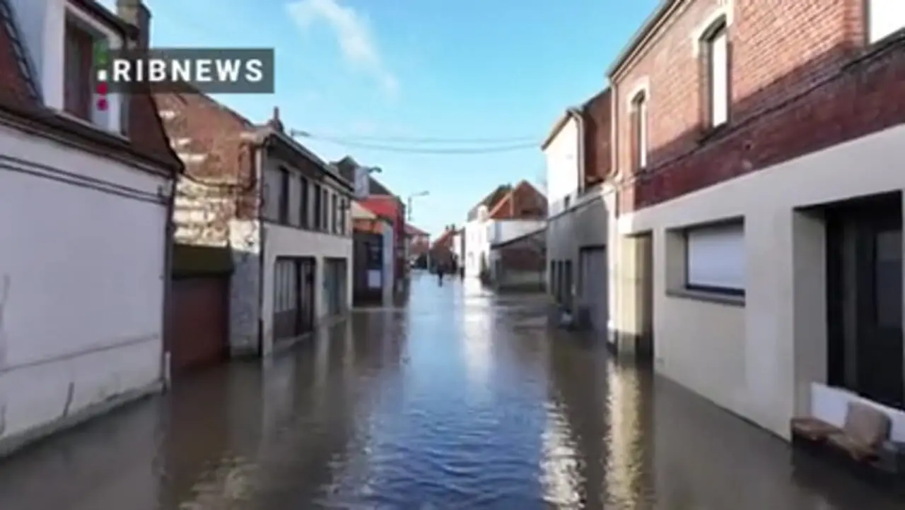   باران شدید خانه‌ها را در شمال فرانسه زیر آب برد + فیلم