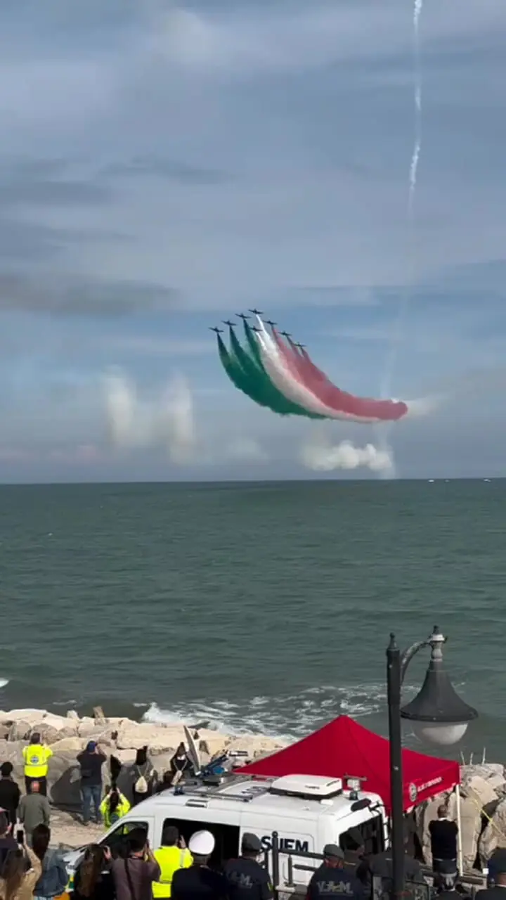  نمایش هوایی فوق‌العاده جذاب نیروی هوایی ایتالیا + فیلم 