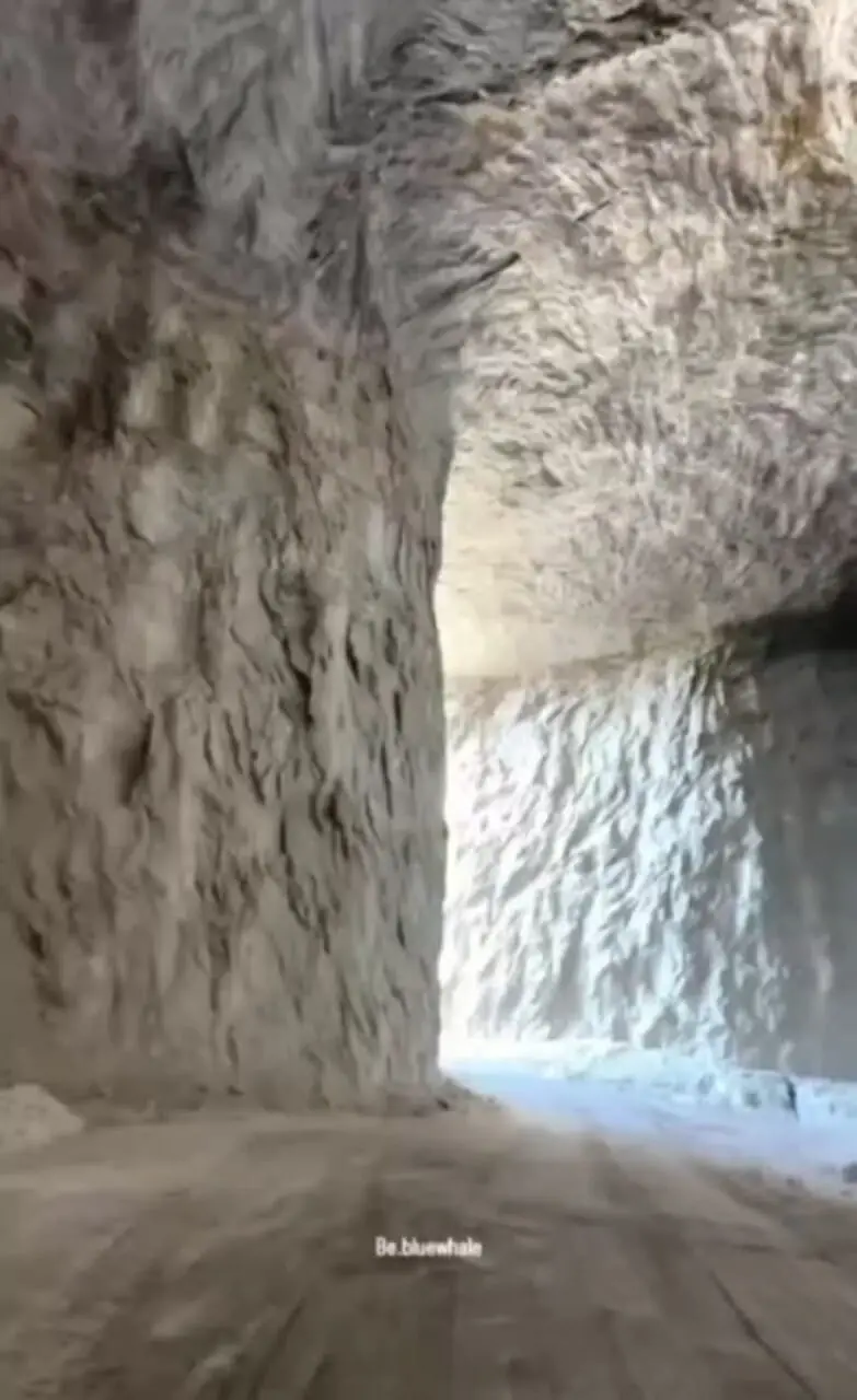 بلندترین و بزرگترین معدن نمک خاورمیانه در غار نمکی گرمسار