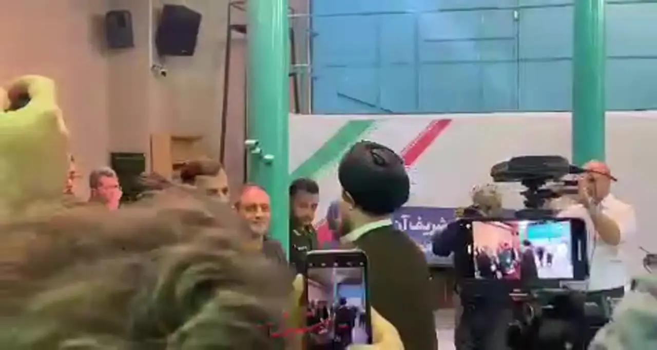 سید حسن خمینی با حضور در حسینیه جماران رای خود را به صندوق انداخت