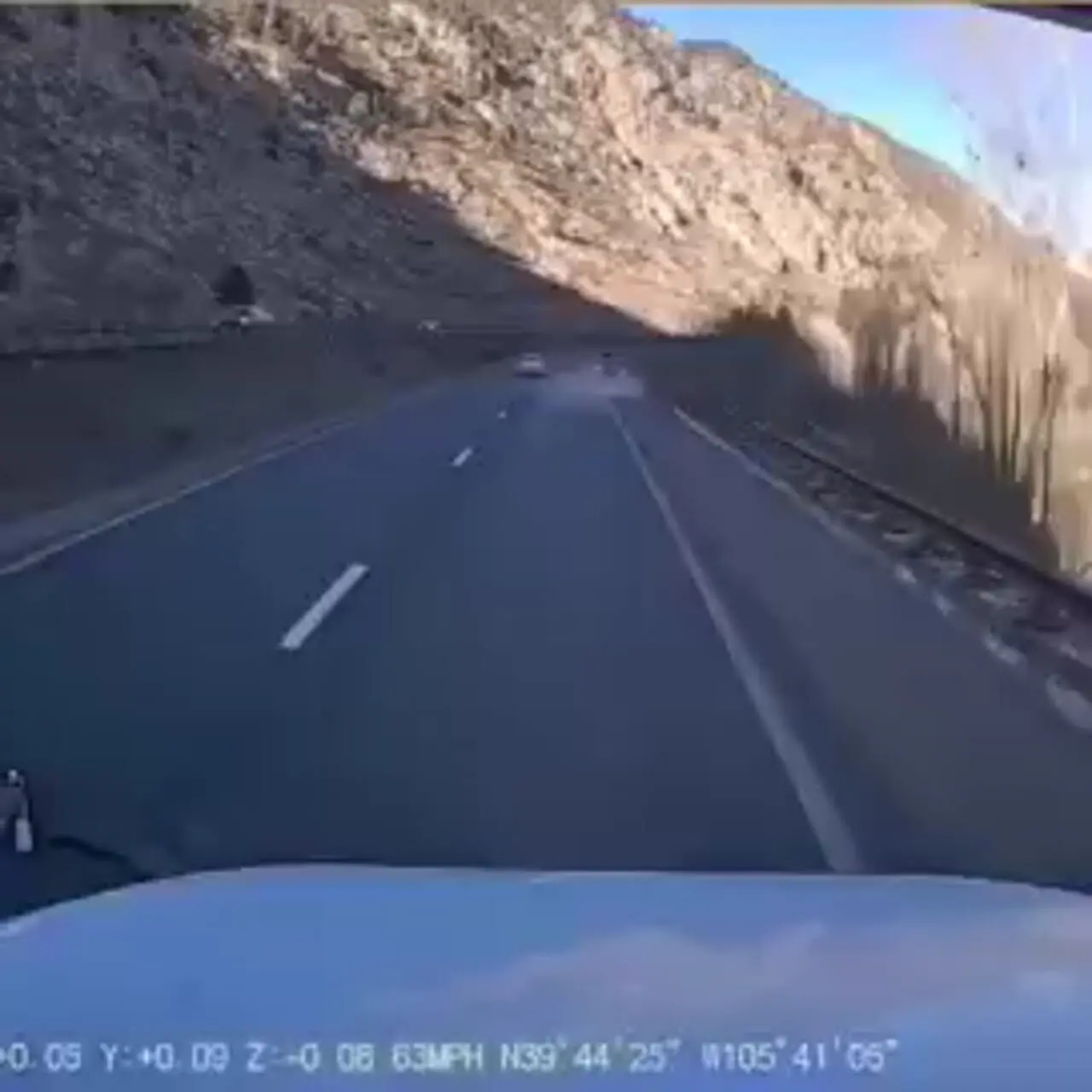 فیلم لحظه تصادف درون جاده ای