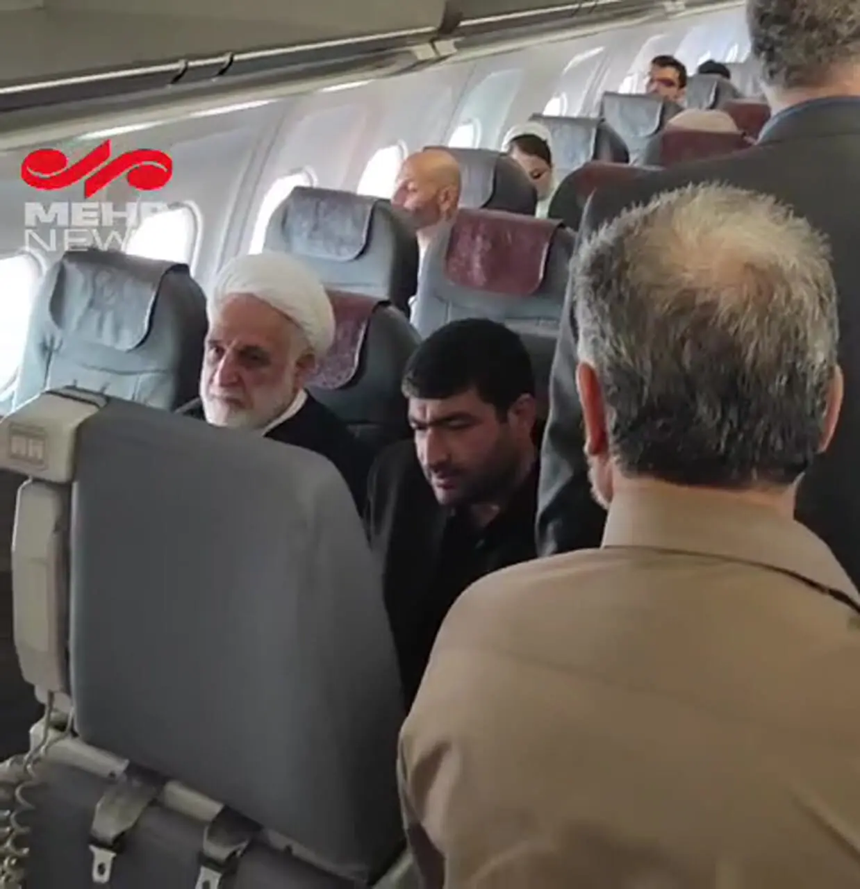  تعجب مردم از سفر رئیس قوه قضاییه با پرواز عمومی و و‌ بدون تشریفات به مشهد