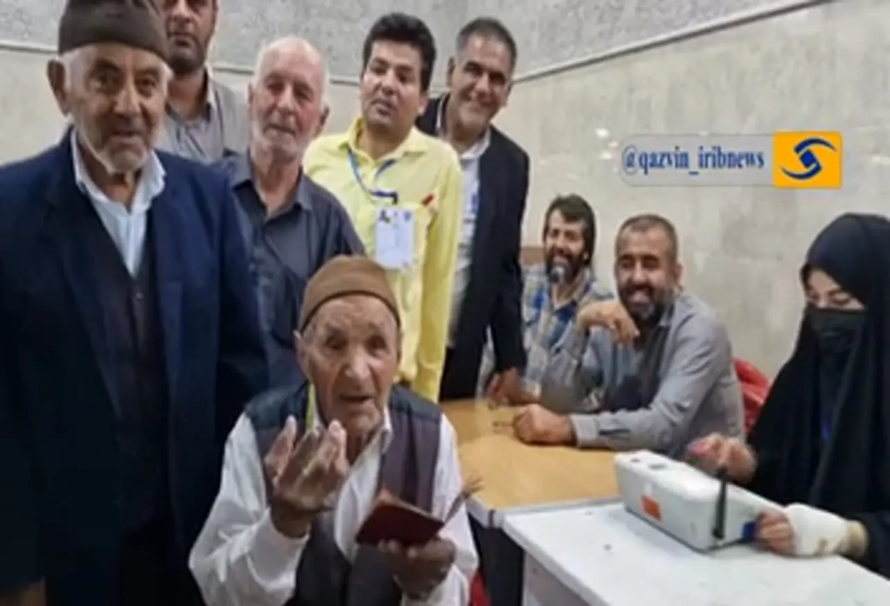  حضور پیرمرد ۱۱۵ ساله قزوینی پای صندوق رأی
