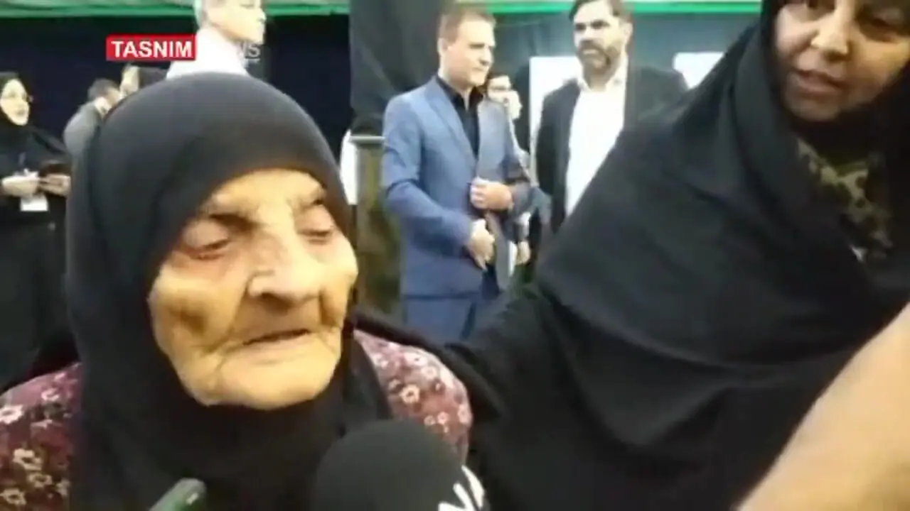 حضور پیرزن ۱۰۰ ساله خوزستانی در صف انتخابات