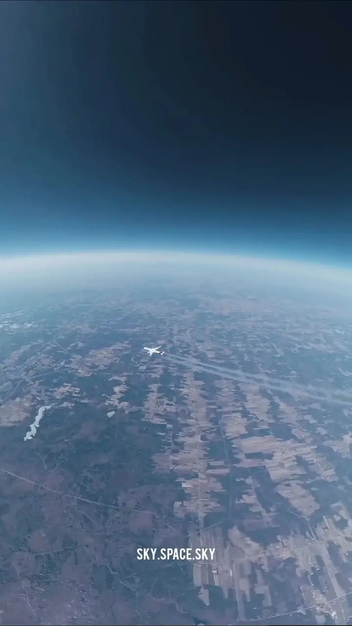 لحظه پرواز هواپیما با سرعت ۸۰۰ کیلومتر بر ساعت + فیلم