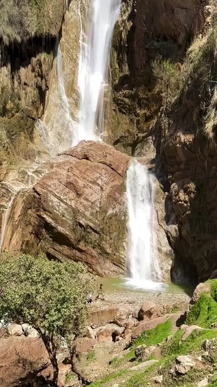 مرتفع ترین آبشار دائمی لرستان + فیلم