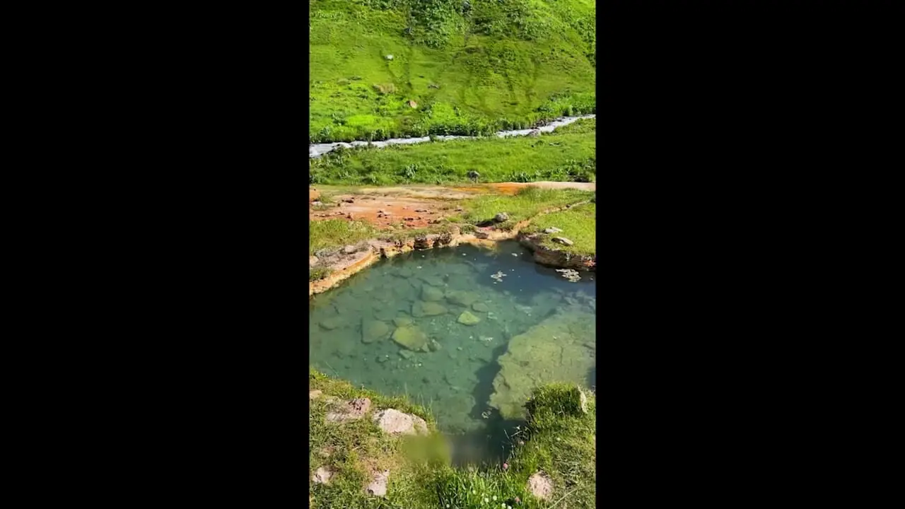 آب گرم طبیعی بسیار زیبا در  بالا دست دشت زیبای دریوک آمل