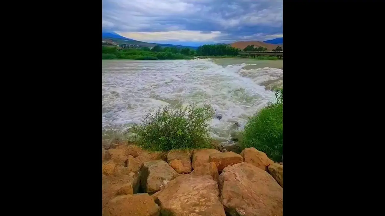 فیلم دیدنی از جوش و خروش رودخانه در رستم آباد رودبار 