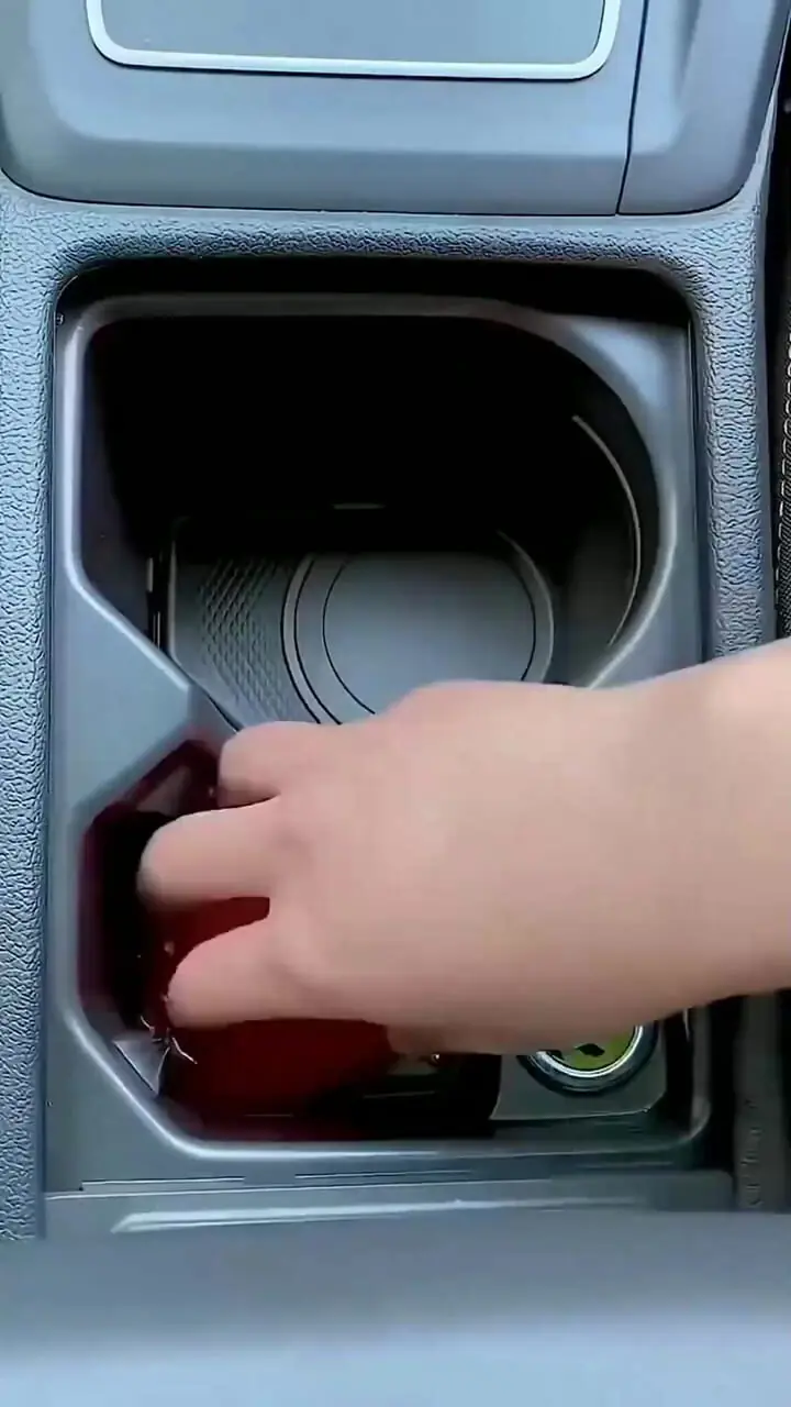 ژل خمیری برای تمیز کردن اجزای داخل ماشین