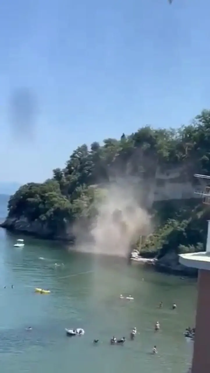 رانش زمین در شهر باکولی پس از زمین لرزه شدید در ایتالیا