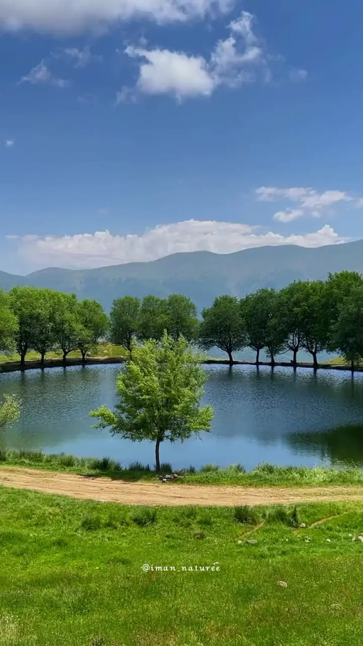 آبگیر زیبای قارقچال در روستای بالاده‌کیاسر