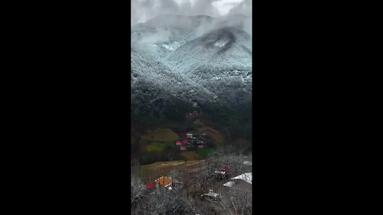 نمای برفی روستای گیلده در آستارا