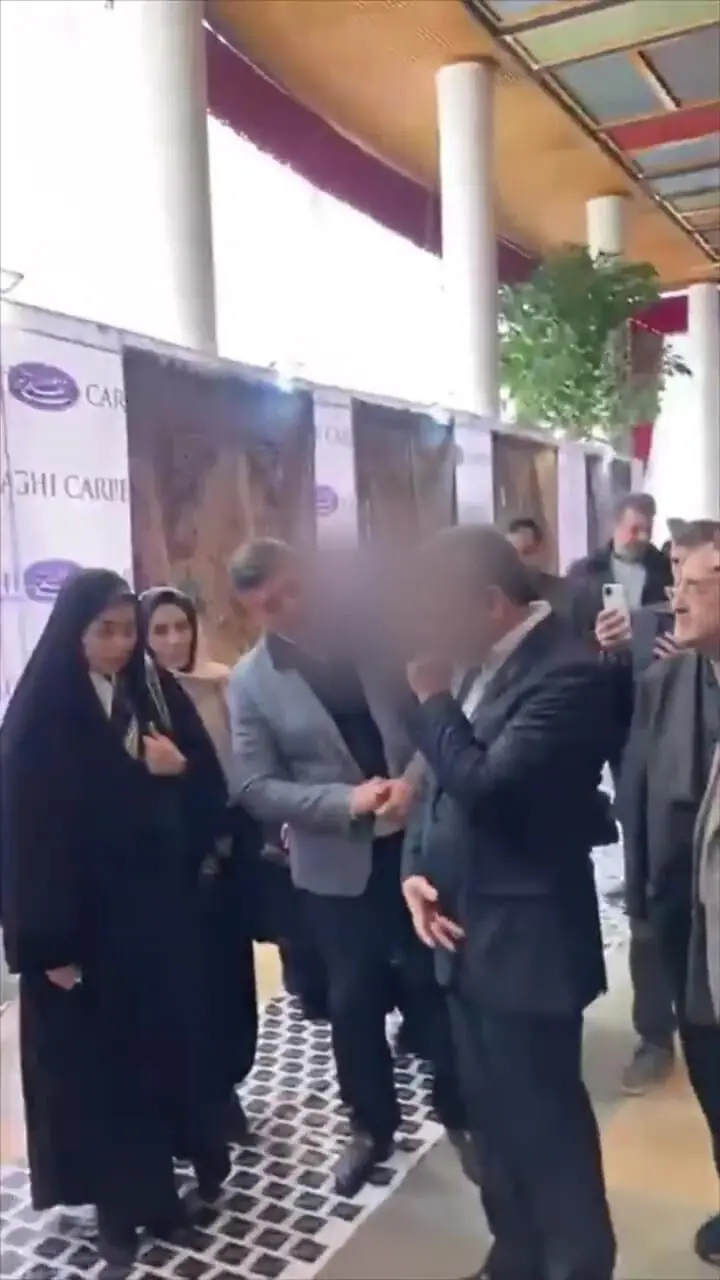 فیلم و عکس  همسر سوم و جوان عباس عراقچی و دختر زیبایش / تیپ و استایل همسرش با حجاب خوشرنگش