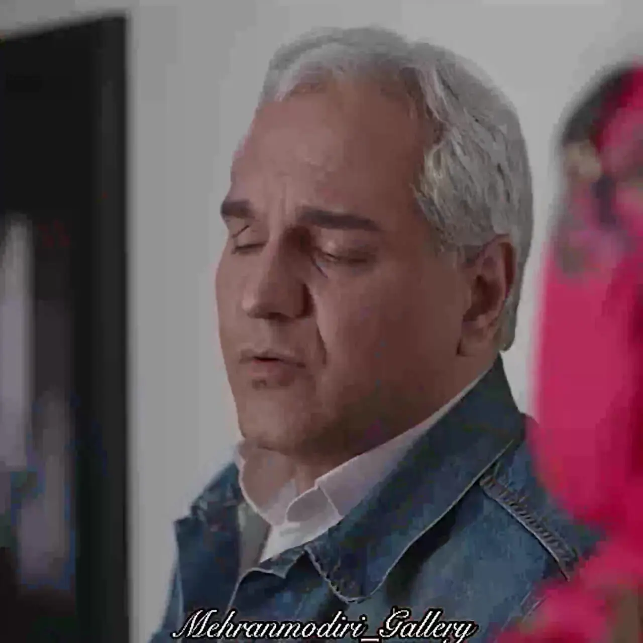 فیلم / ماجرای مهران مدیری و عکس با زن بدپوشش در خارج