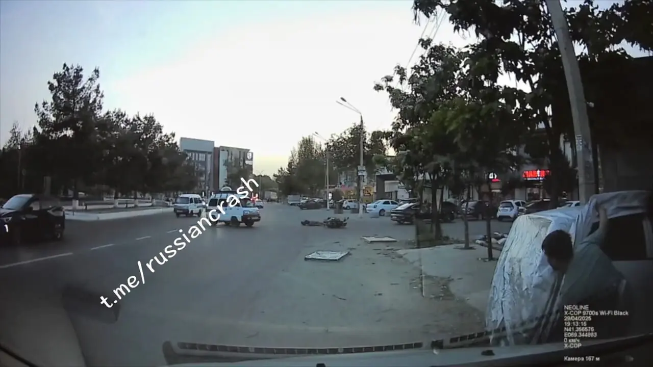 فیلم لحظه برخورد مینی‌ون با موتور در خیابان