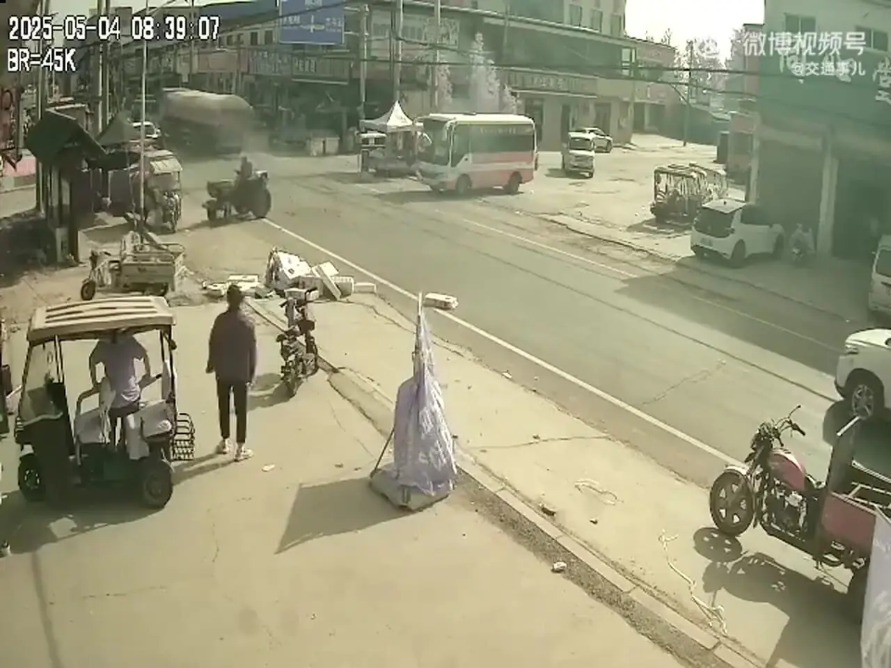 فیلم لحظه خارج شدن تراکتور از کنترل
