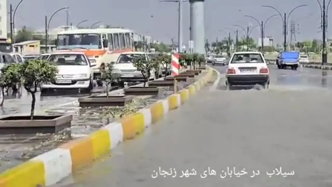 باران زنجان را در بر گرفت؛خیابان‌ها به رودخانه تبدیل شد