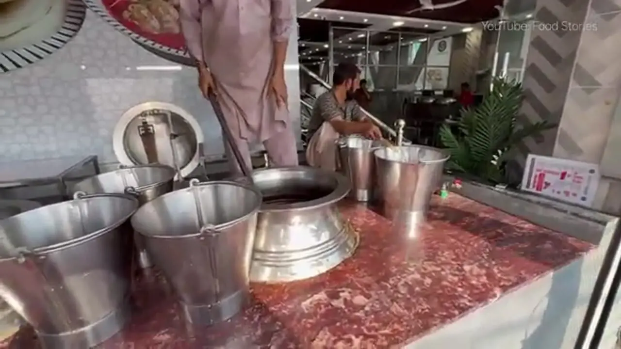 آبگوشت خیابانی در پاکستان؛ تجربه‌ای متفاوت در قلب لاهور