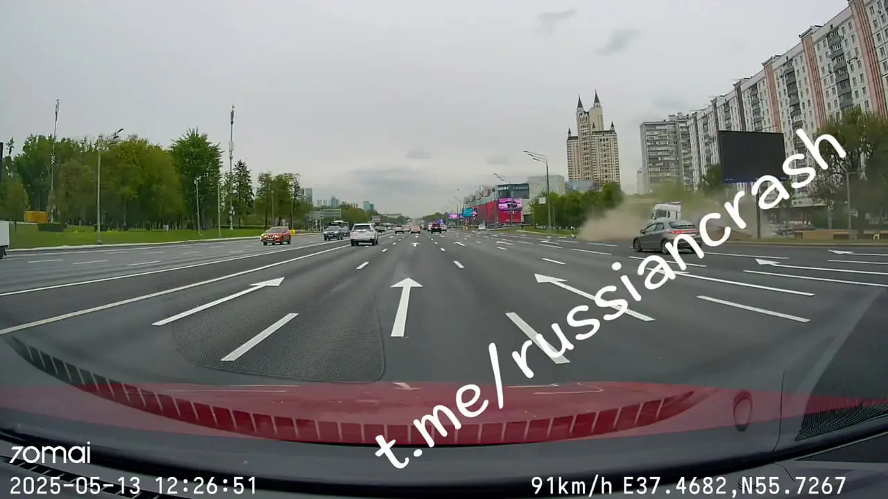 فیلم / حادثه شدید برای کامیون در بزرگراه