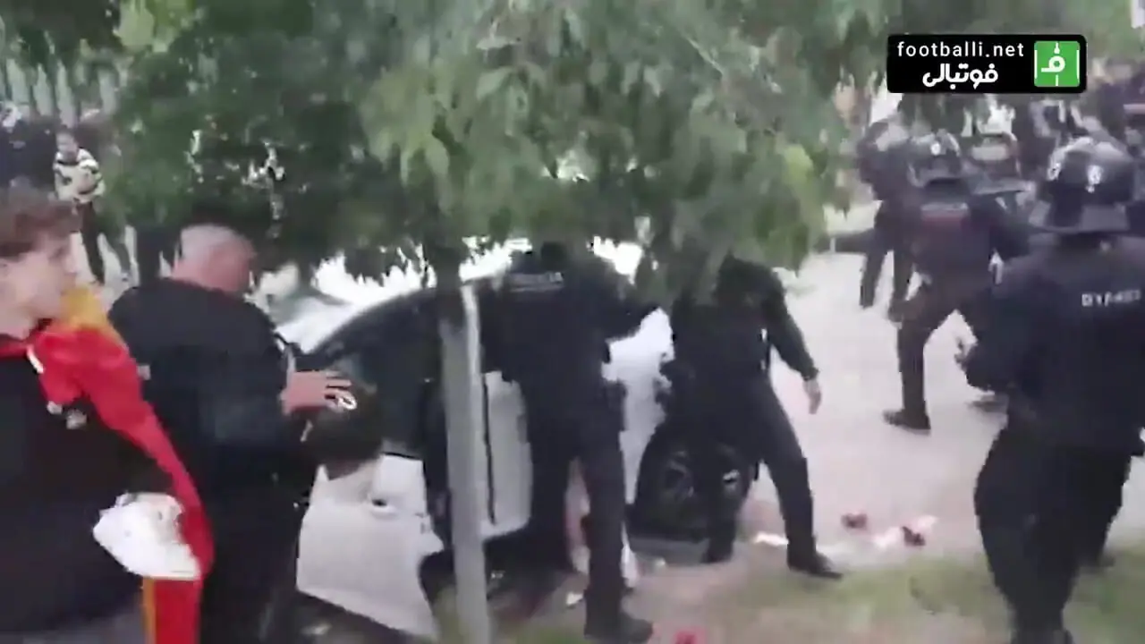 فیلم باورنکردنی از درگیری های هواداران بارسا و اسپانیول! / یک زن با ماشین از روی هواداران رد شد!