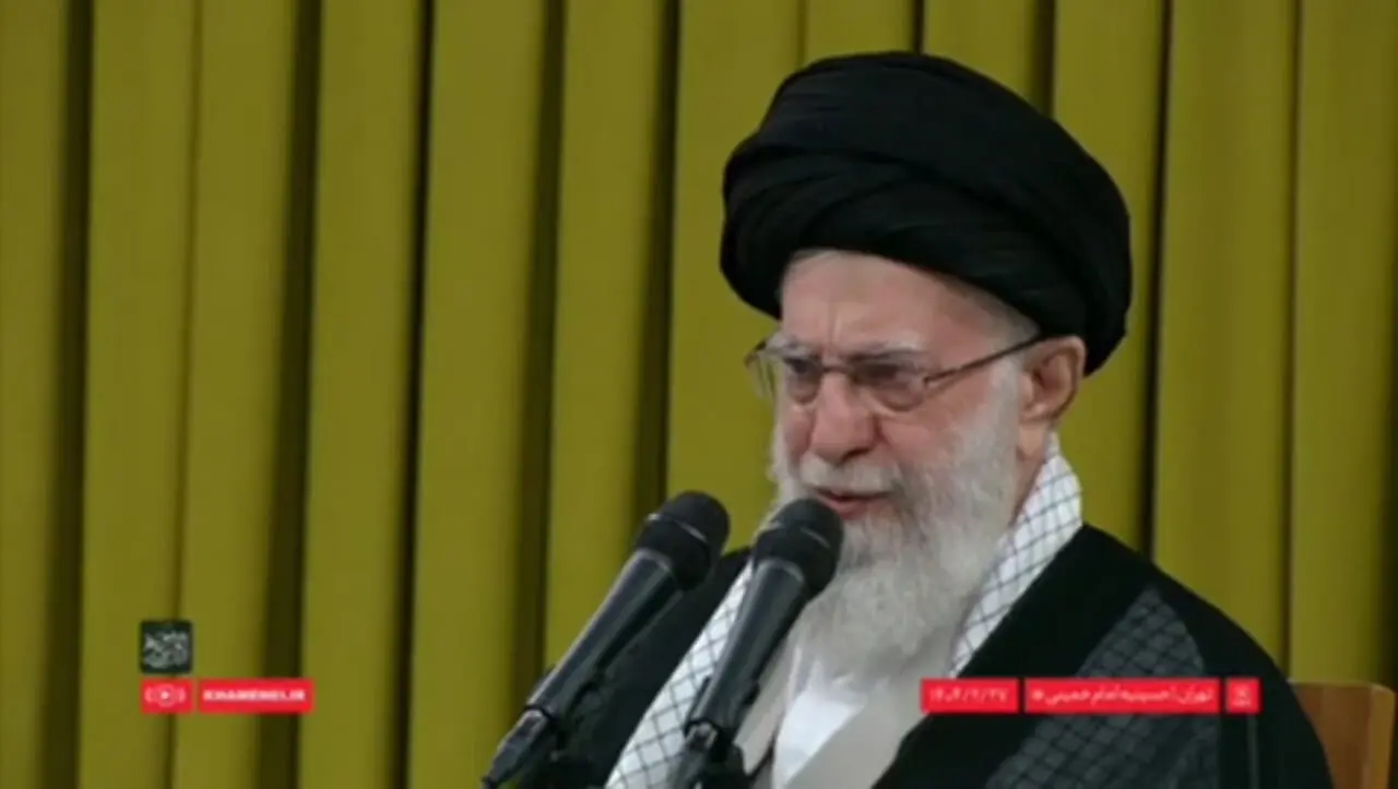 رهبر انقلاب: آموزش و پرورش یک نهاد حکومتی است و دولت اسلامی موظف است جوان و نوجوان را تا مقطعی پرورش بدهد / جدایی بخش‌هایی از آموزش و پرورش از دولت اصلا معنی ندارد