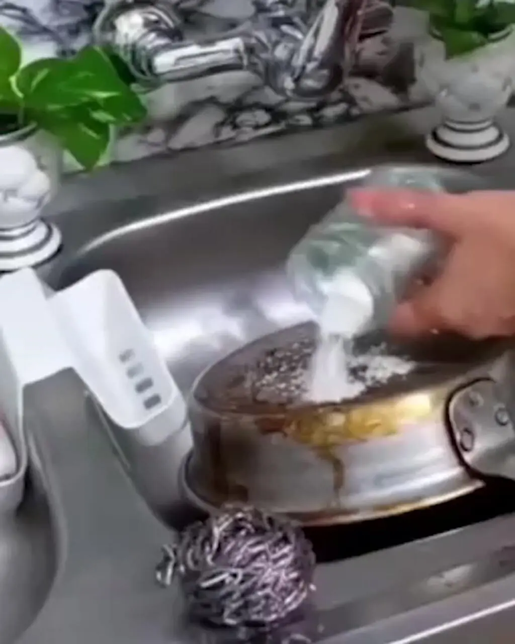 روش ساده برای رفع زردی ظرف ها 