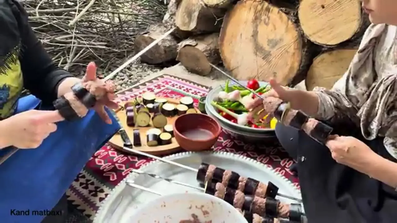 کباب کوبیده و بادمجان؛ تجربه‌ای از غذای سنتی گیلان در طبیعت