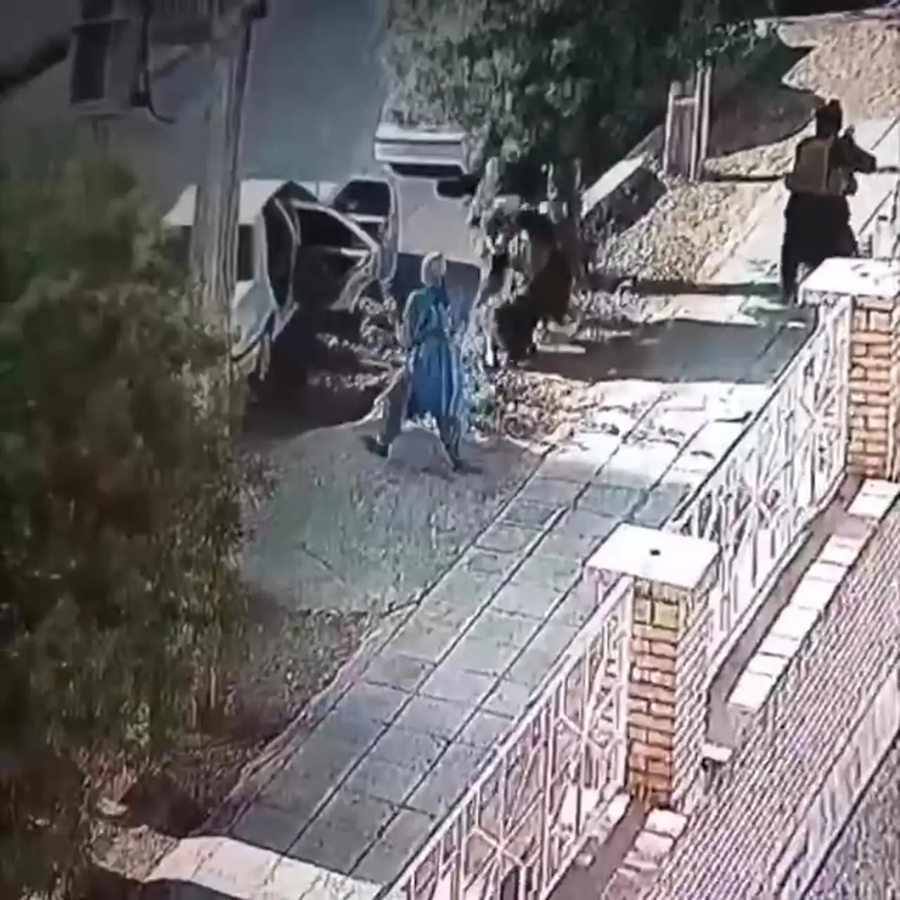 فیلم لحظه ربودن یک روحانی در ایرانشهر