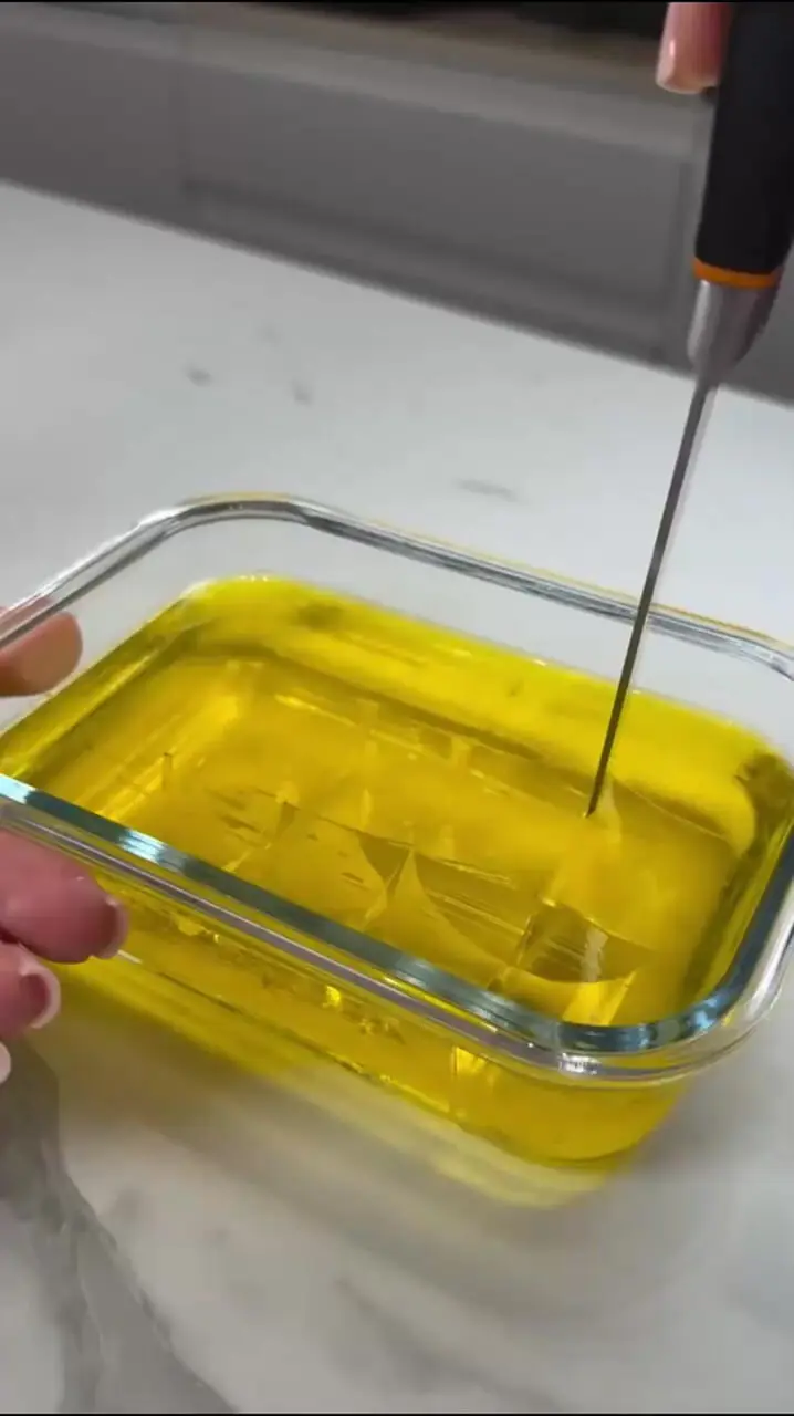  مراحل تهیه ژله میوه ای رنگارنگ و خوشمزه / فیلم 