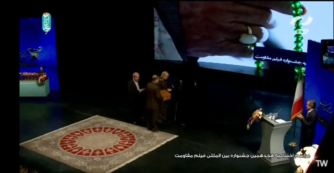 سینمای مقاومت به احترام مادران شهدا ایستاد