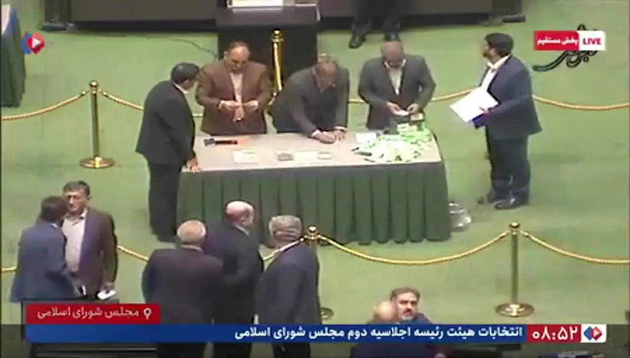 محمدباقر قالیباف با کسب ۲۲۰ رای رئیس مجلس شورای اسلامی ماند