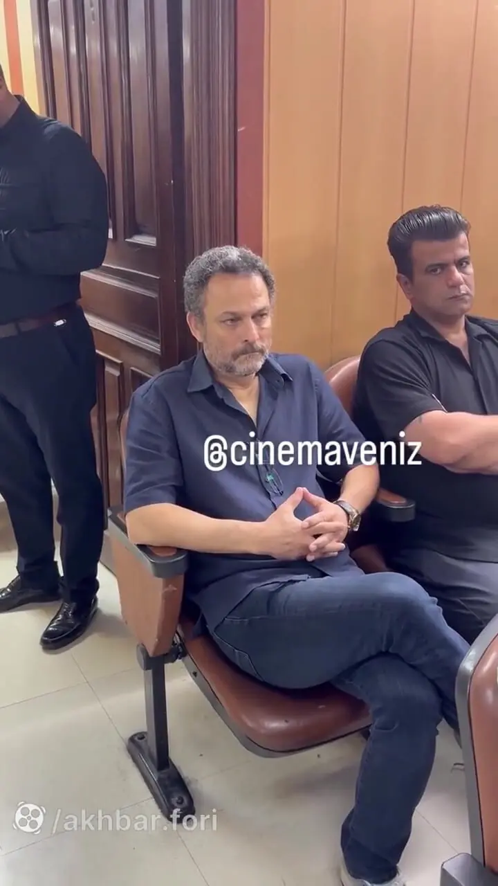فیلم حضور بازیگران و چهره‌ها در مراسم یادبود مادر مهناز افشار ! / مهناز غایب بزرگ مراسم عزاداری مادرش !