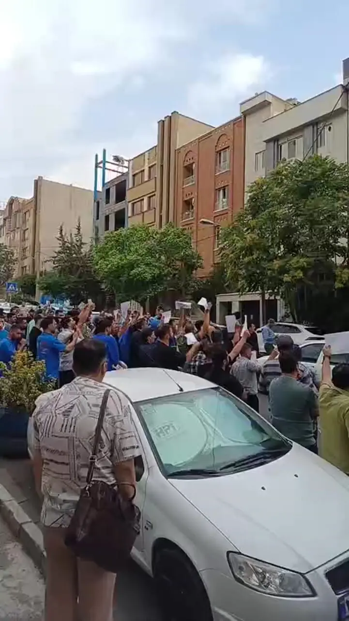 تجمع هواداران استقلال در اعتراض به نظری جویباری/ فریادها علیه لیدرها