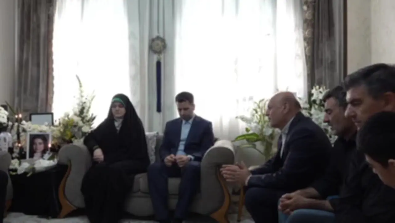 زهرا پزشکیان به دیدار خانواده مرحومه الهه حسین‌نژاد رفت