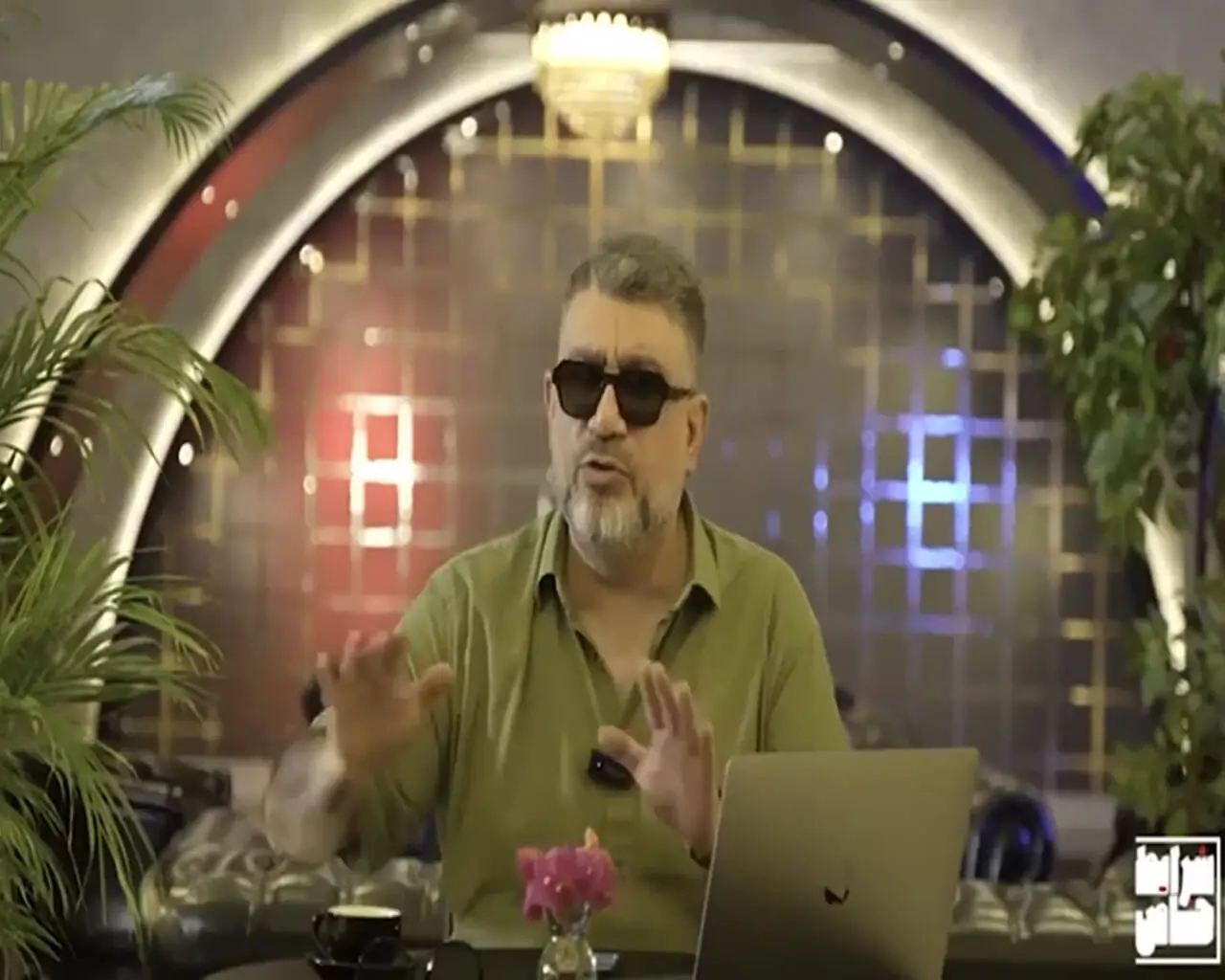 فیلم زن جاسوسی که در هتل تجهیزات پهپادی جابجا می‌کرد