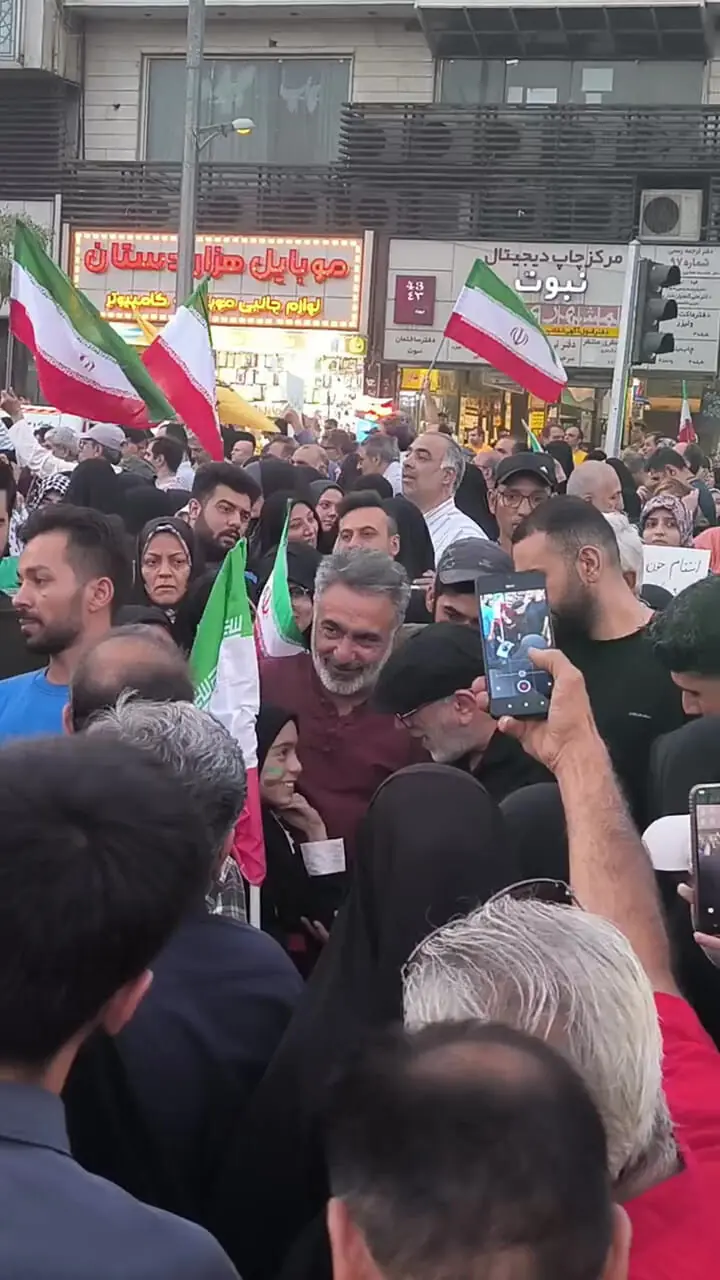 اولین فیلم از سردار قاآنی فردمانده سپاه قدس ایران بعد از شایعه شهید شدنش / بین مردم صمیمی و نترس