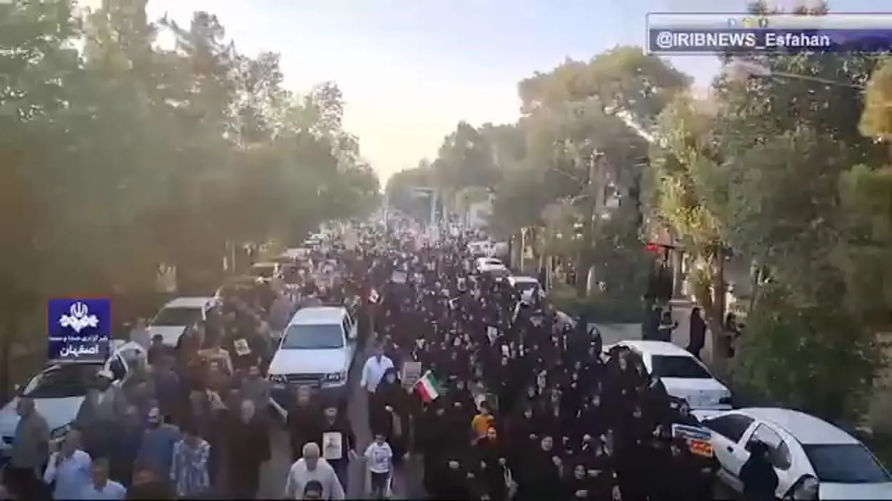 تشییع و خاکسپاری ۱۰ شهید مدافع وطن در اصفهان