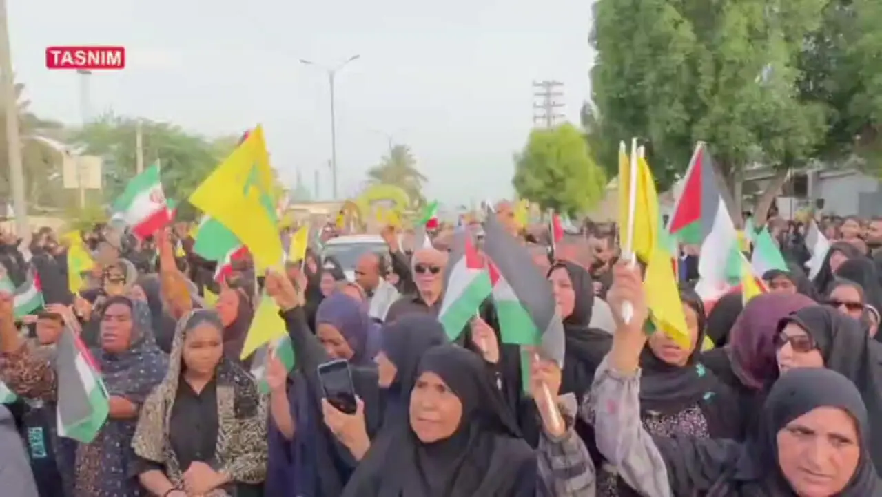 حماسه هرمزگانی‌ها در وداع با شهید آذربادگان + فیلم