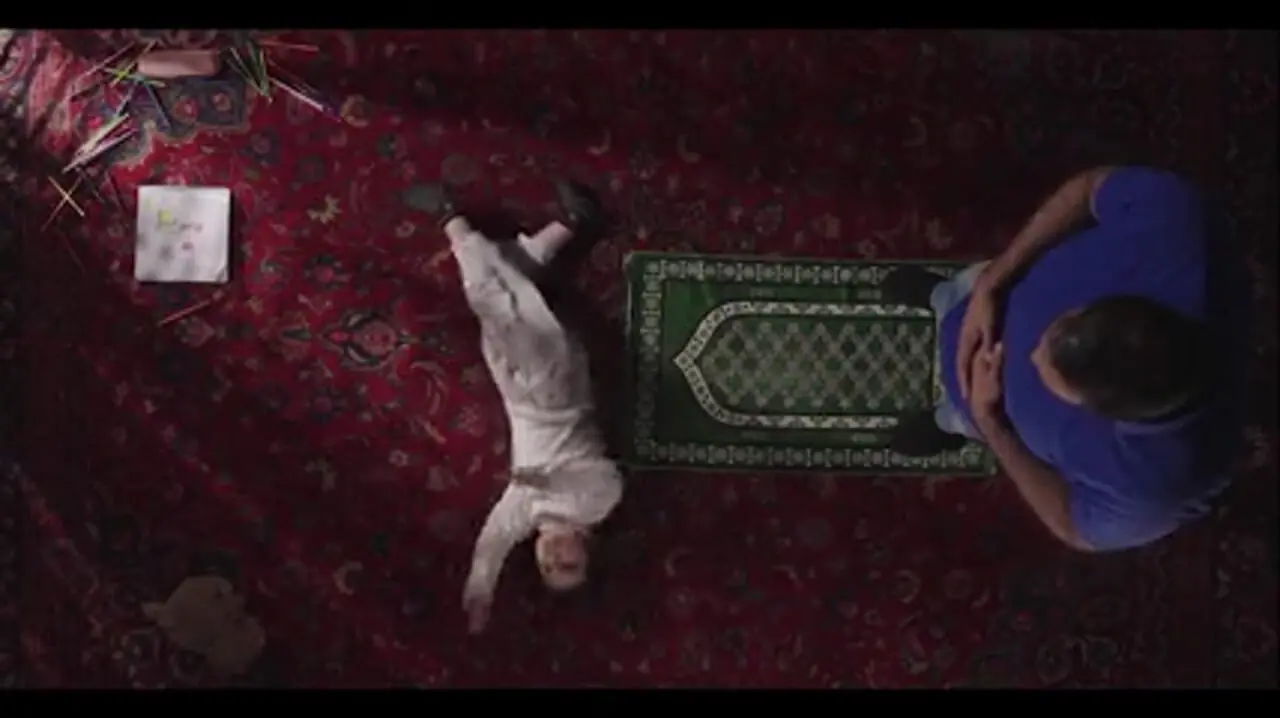جگرسوز کوتاه «زیر چشمان خدا» به بهانه تشییع جانسوز پیکر شهید ٣ ساله زهرا برزگر