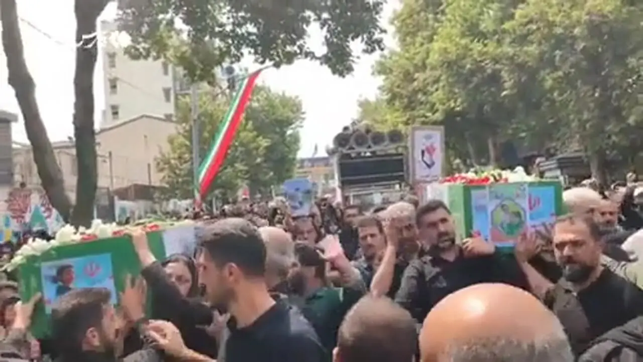 فیلم جگرسوز از تشییع پیکر خانم دکتر مرضیه عسگری با دختر 3 ساله اش / در زندان اوین شهید شدند