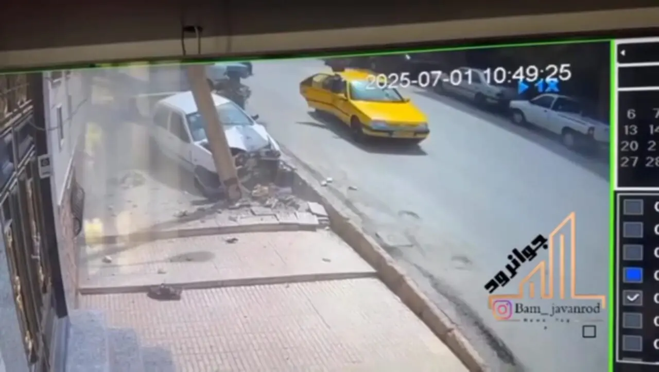 فیلم تصادف عجیب پراید با تیر برق در جوانرود!
