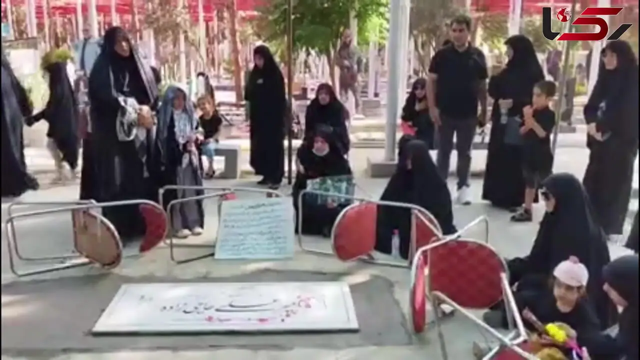 فیلم دیده نشده از نصب سنگ مزار ساده سردار حاجی زاده و باقری در کنار هم