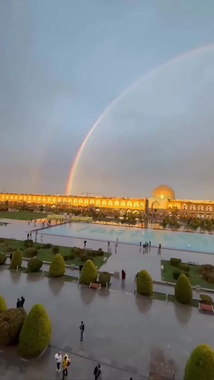 رنگین کمان بر نقش جهان؛ پیوندی از تاریخ و امید
