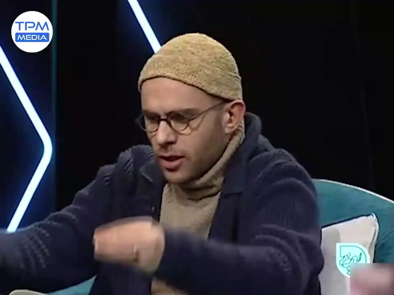 علی دایی پیراهن شماره 10 را تن بابک حمیدیان بازیگر سریال تاسیان کرد/ بابک حمیدیان: وقتی علی دایی و حمید درخشان را دیدم...!